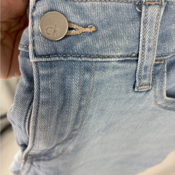 Calvin Klein Jeans Women's Capri Jeans Casual Light Blue Wash Size 8 - Picture 5 of 6